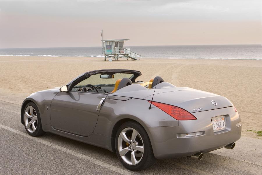  Nissan 350Z Roadster 2005 года  (фото 25 из 25)